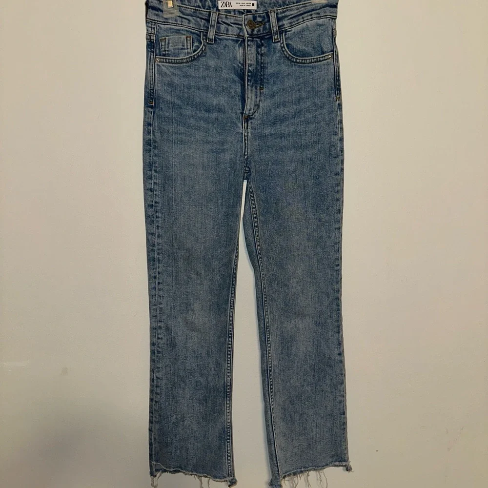 Zara Straight Leg Raw Hem Dark Acid Wash Blue Denim Jeans size 2